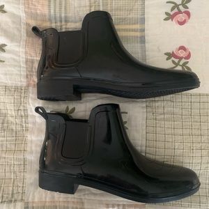 Size 7 Black Chelsea Boots!